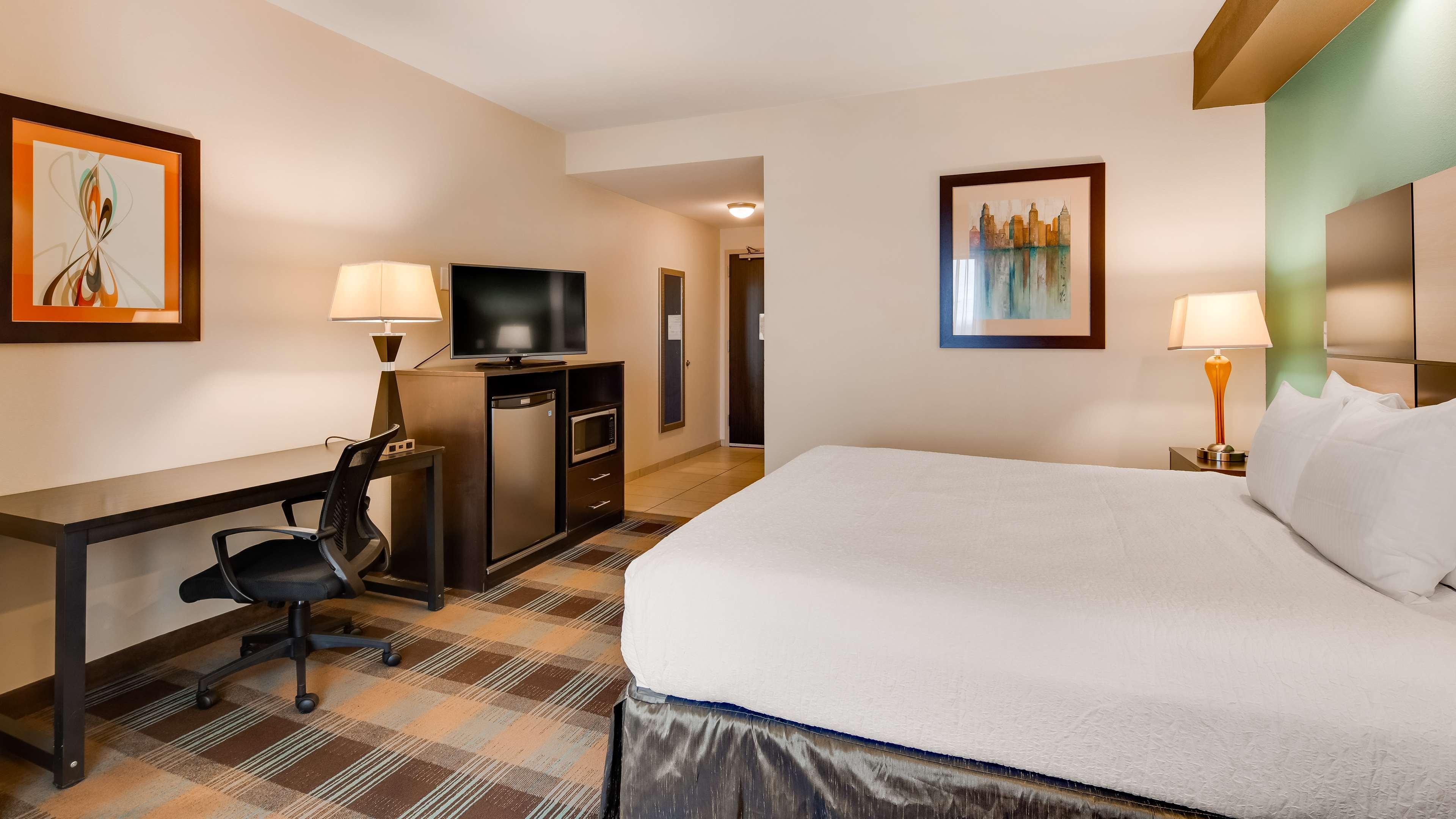 Western Atrium & Hotel Clarksville