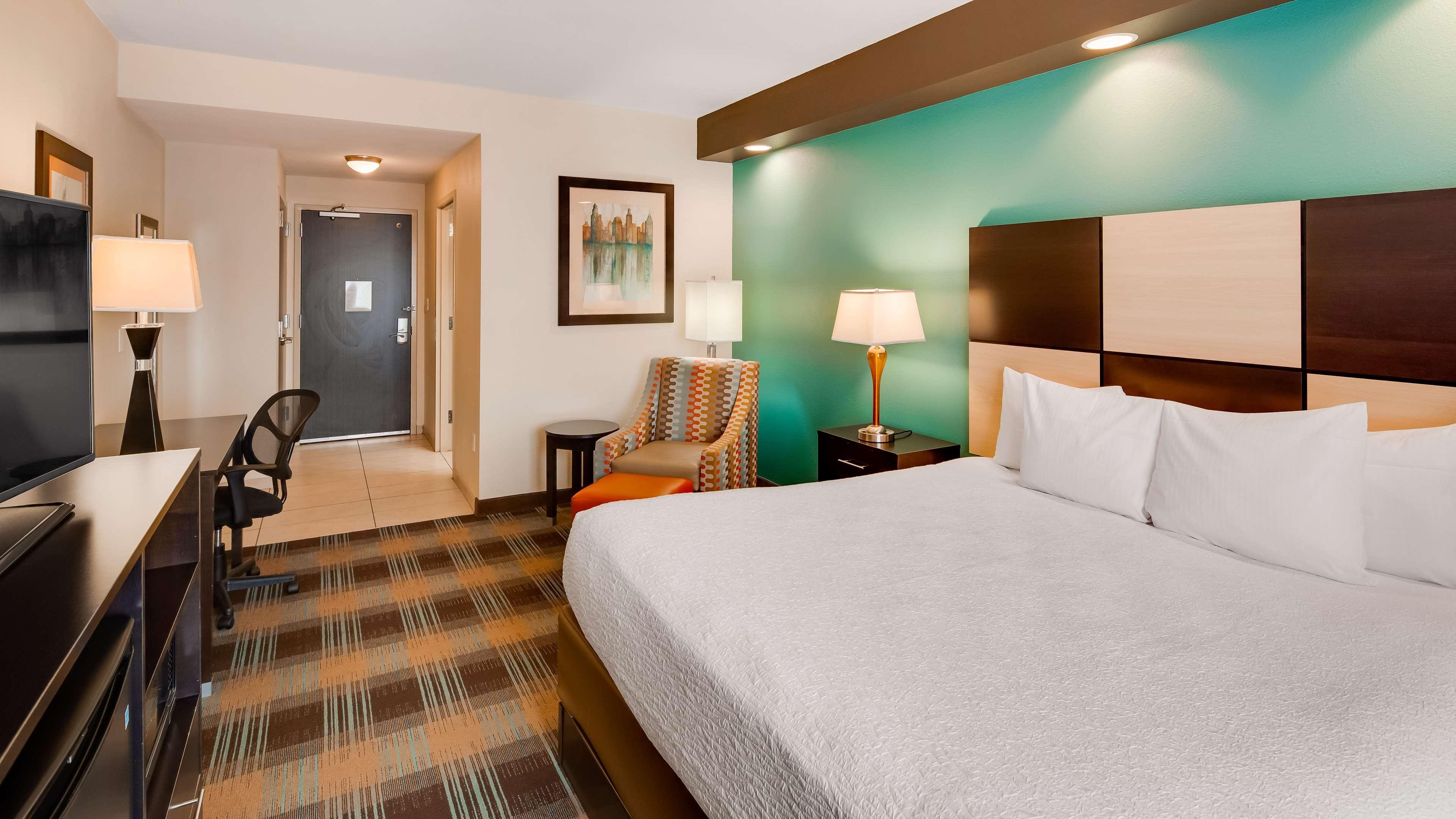 Western Atrium & 3* Clarksville