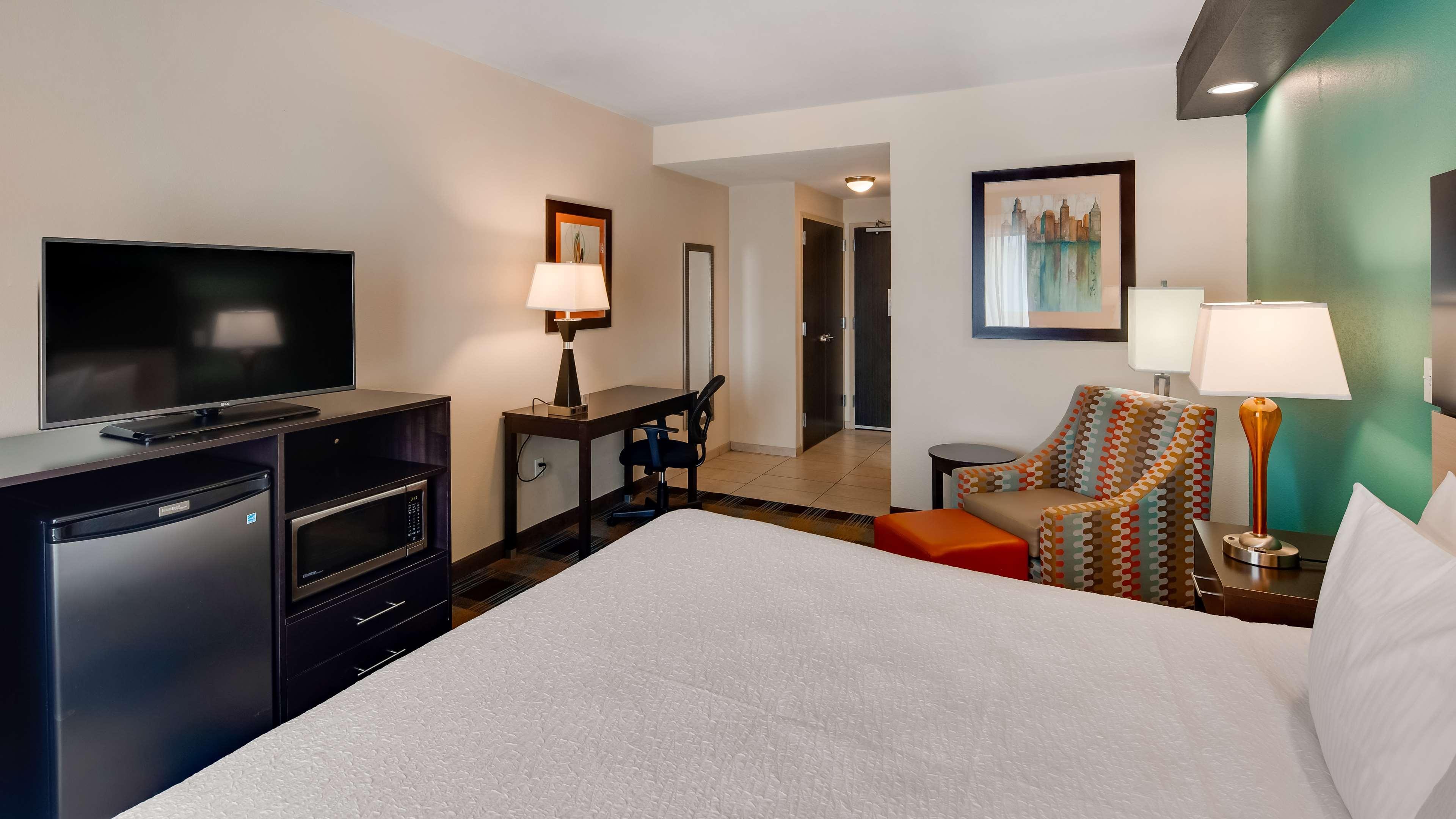 Western Atrium & Hotel Clarksville