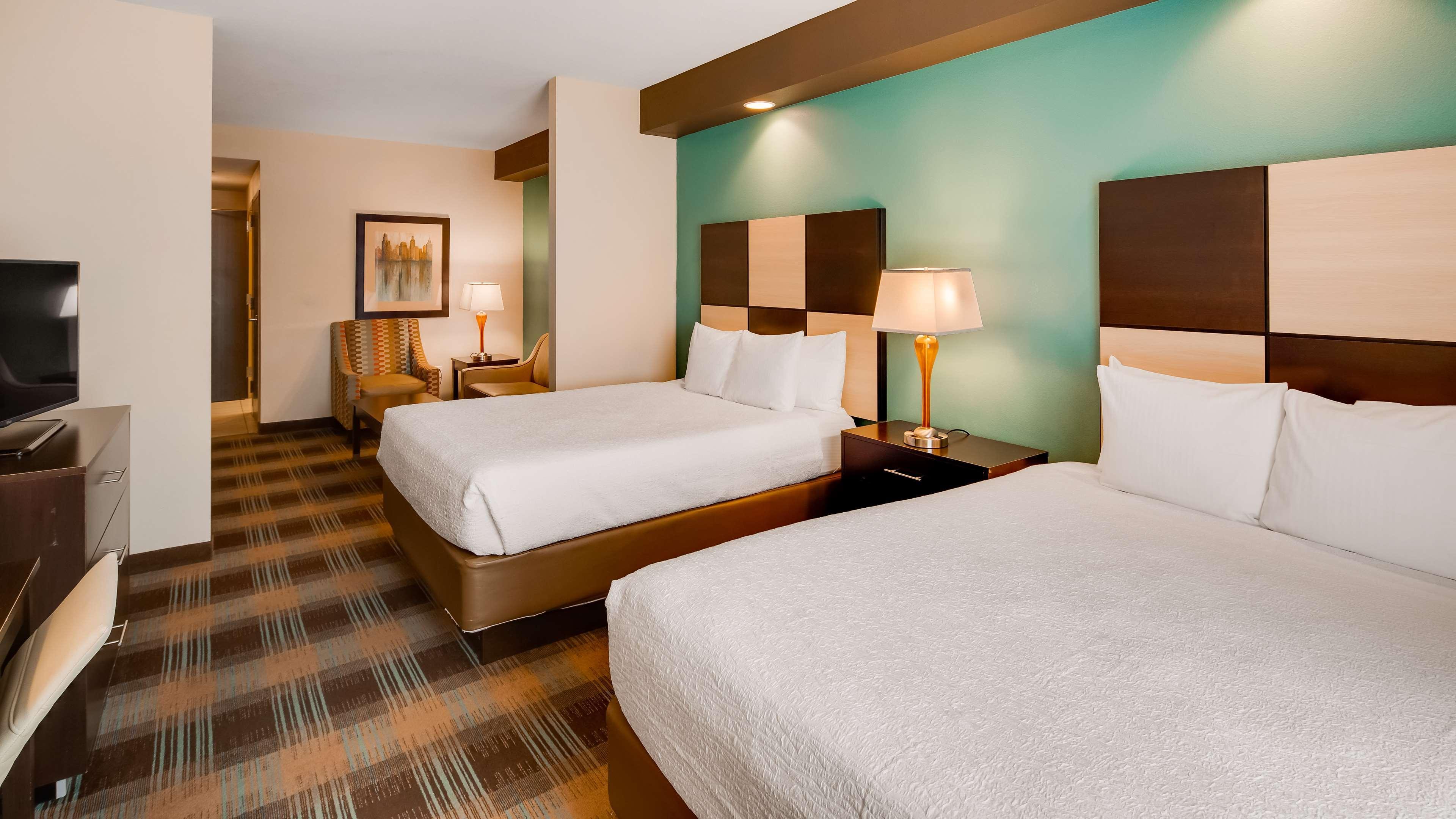 Western Atrium & Hotel Clarksville