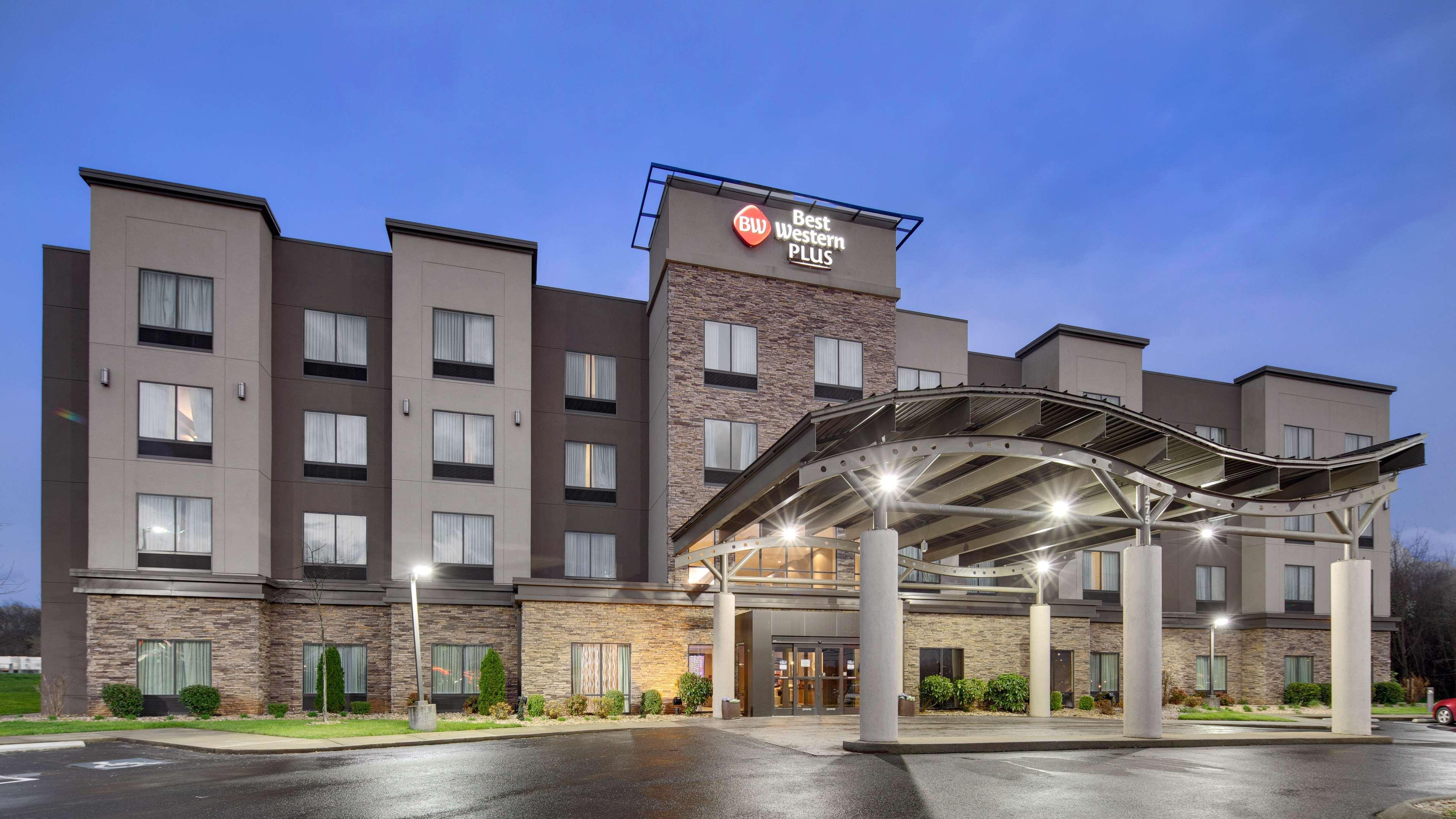 Hotel Western Atrium & Clarksville