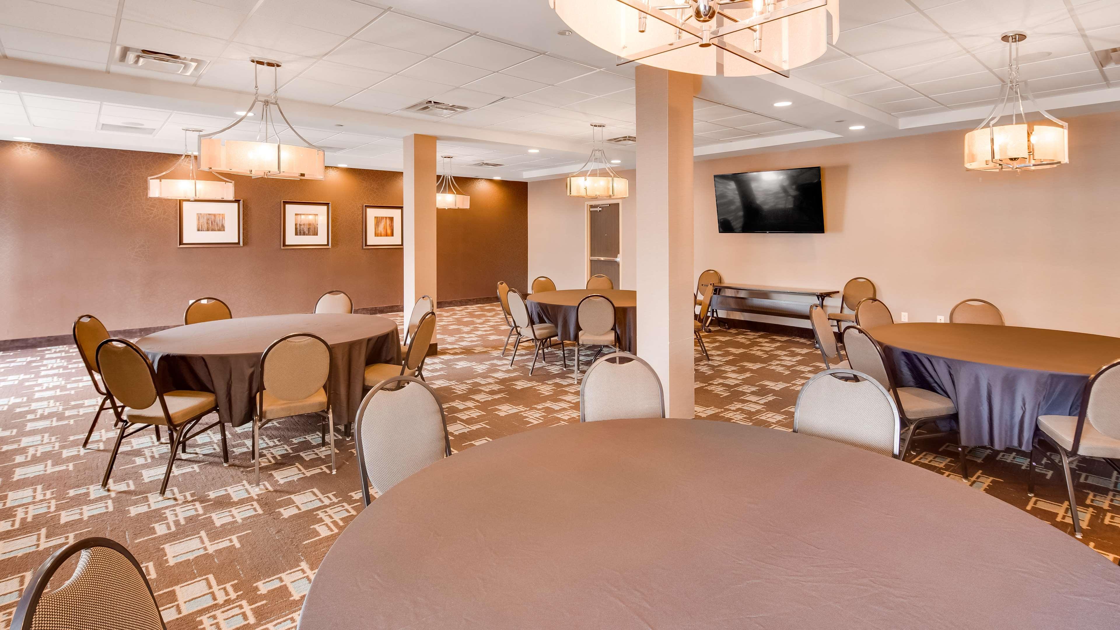 Western Atrium & Hotel 3*